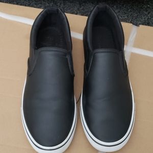 Black shoes size 8